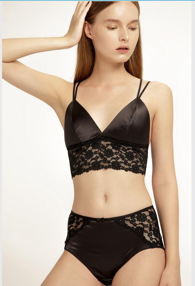 Lace-edge glossy bra set